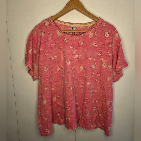 Magnolia Pearl Distressed Block Print floral  Tee one size - Picture 2 of 10